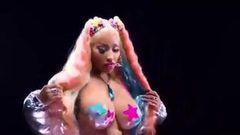 Nicki Minaj Trollz за кулисами, раскрывает сосок red59.tk