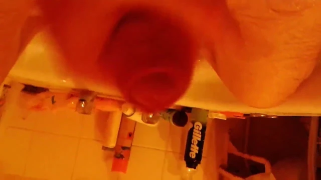 Bath time wank