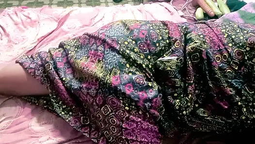 Üvey Sone genç ve seksi üvey annesini boncuk üzerinde sikiyor