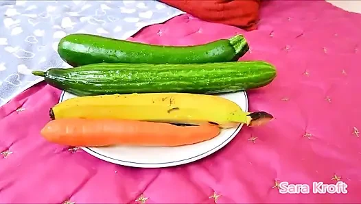 Sayuran, fetish kaki, dan muncrat!