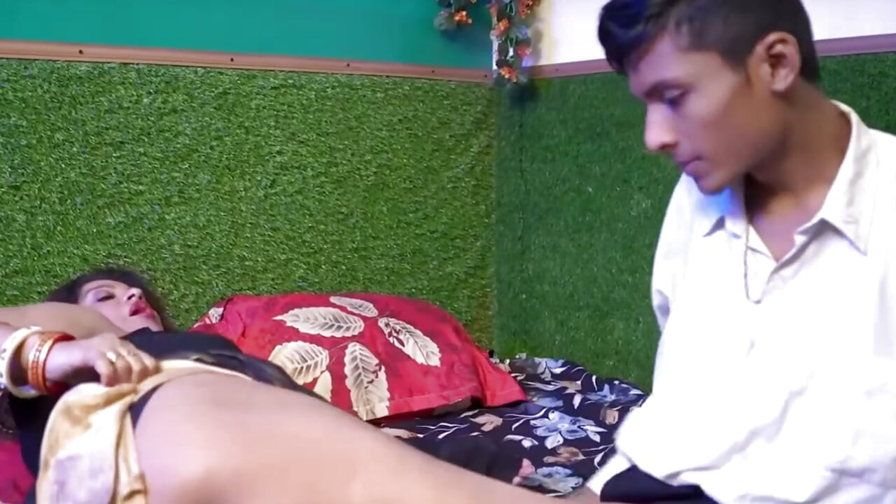 MASUM ÇOCUK TEK GECELİK SEKSİ HİNTLİ SICAK SEKS ,,