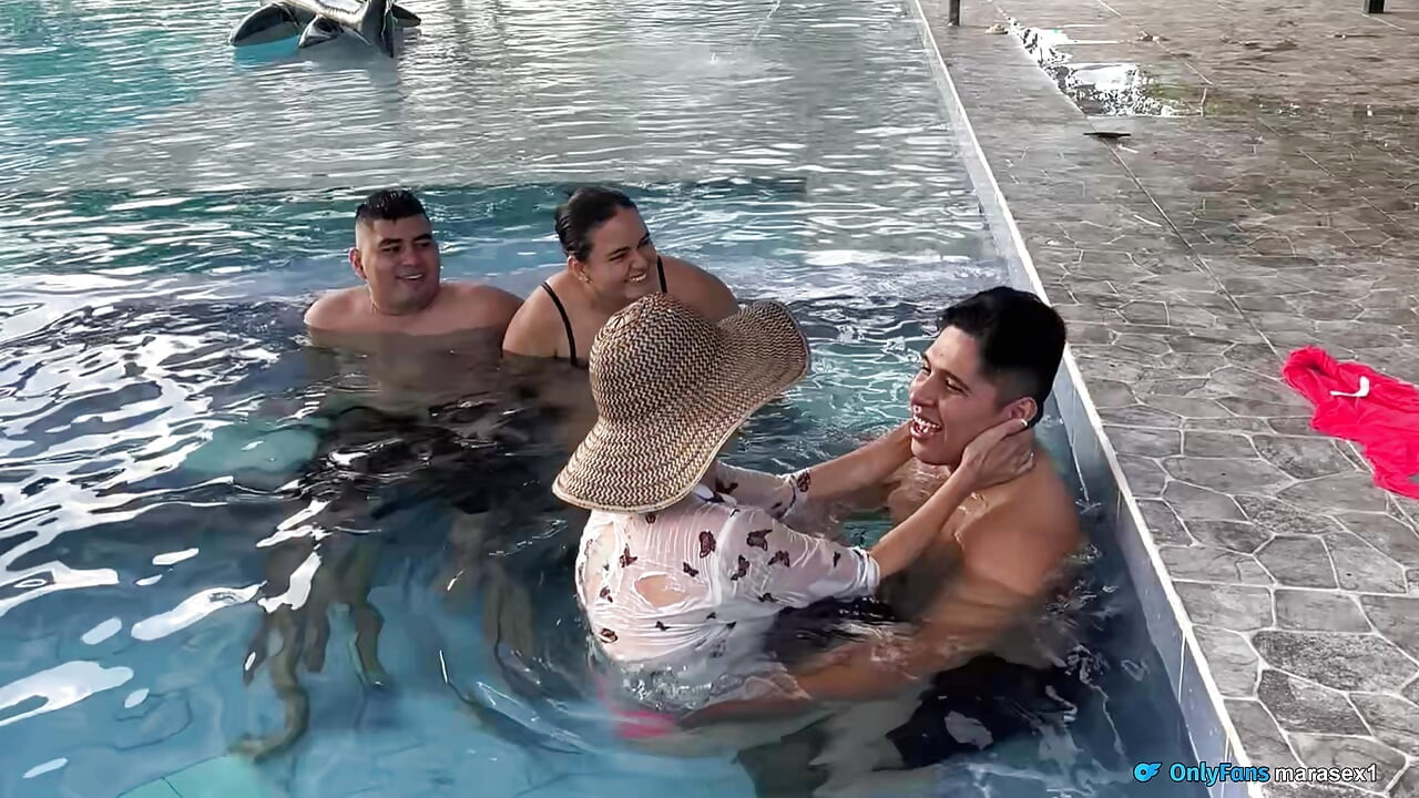 schimb de soție la o petrecere sexuală la piscină