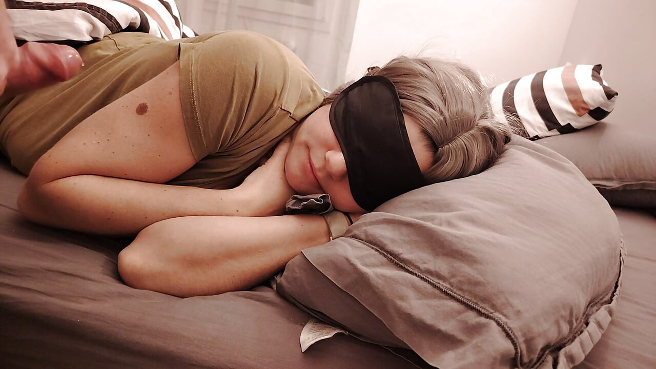 Close-up! I wake up my mother-in-law this milf, she sucks me and I cum in her mouth