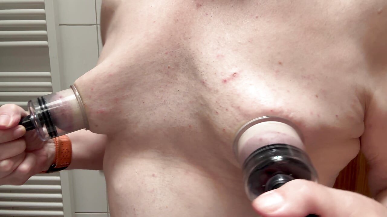 Eu chupo meus peitos e mamilos com ferramentas maravilhosas!
