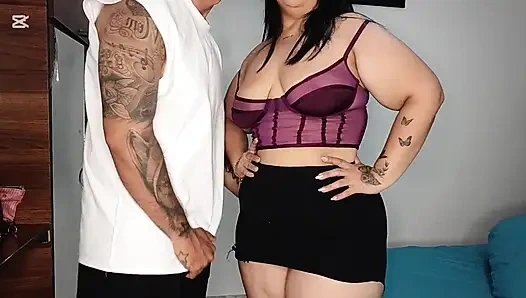 tombul üvey kız kardeşimin poposunu bıraktı, ta ki beni vajinasına girmesine izin verene kadar.