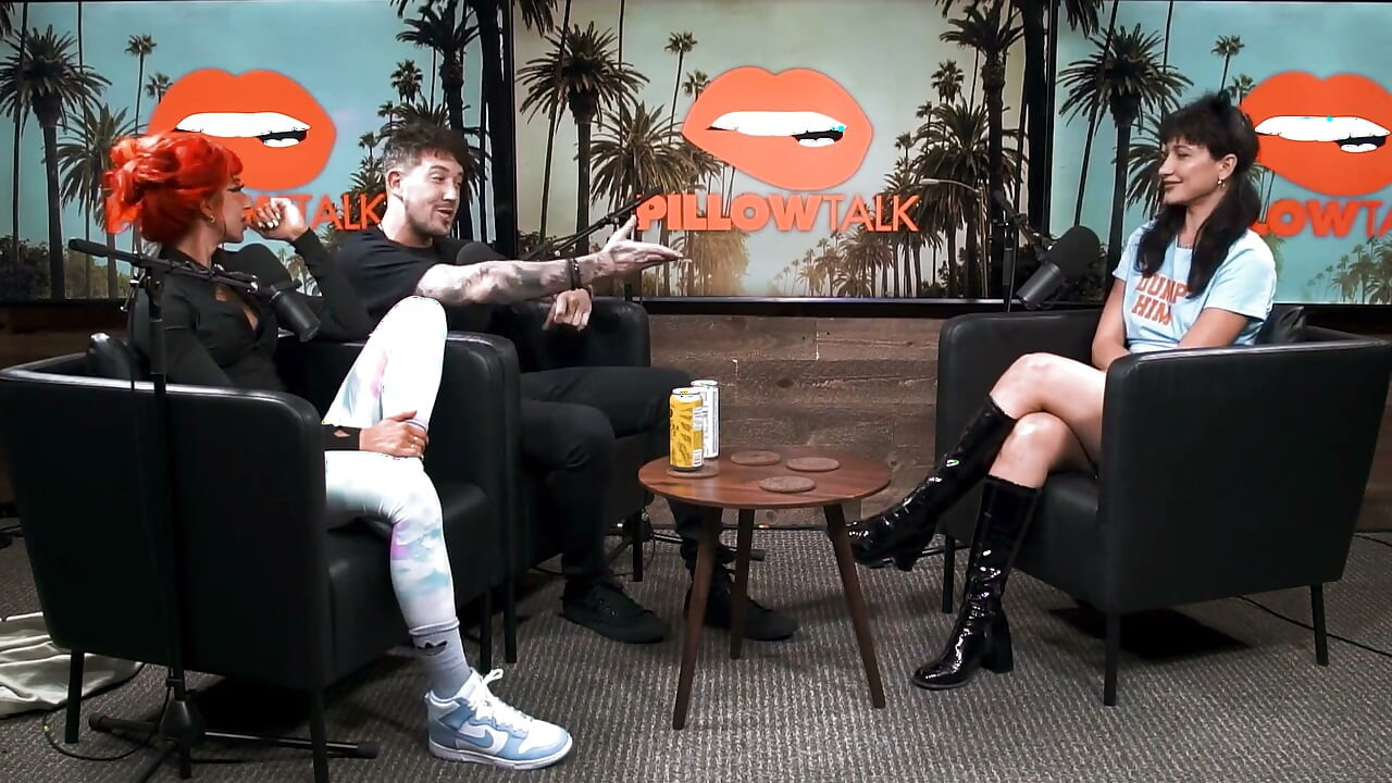 Lexy Panterra Shakes Ass in Podcast Studio!