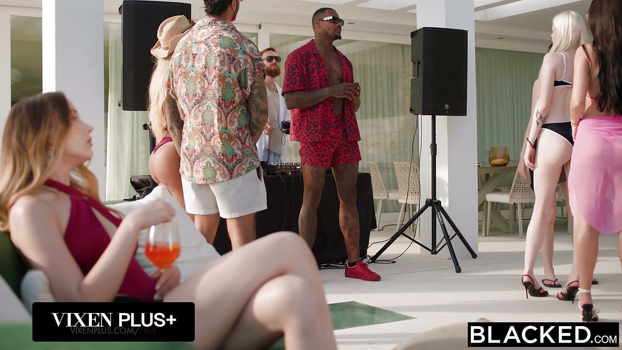 BLACKED Drobna blondynka z dużymi naturalnymi cyckami Polly Yangs zostaje zerżnięta przez Jasona Luva