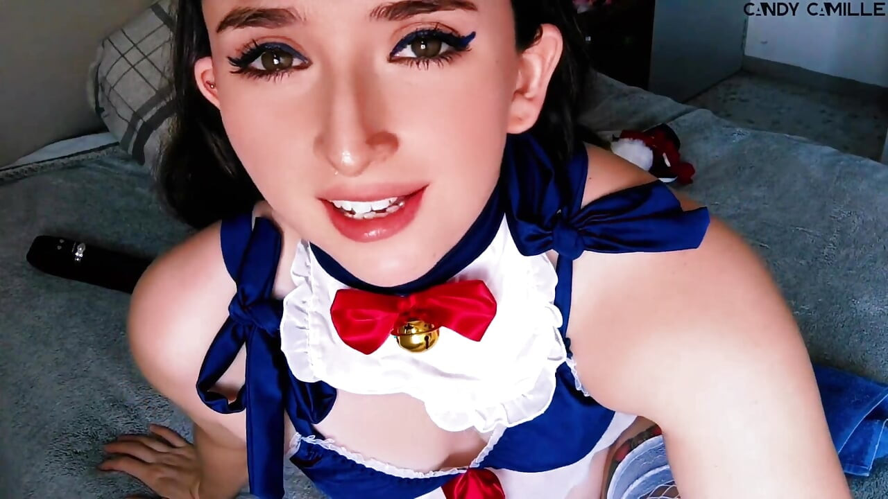 Moje nevlastní sestra mě učí, jak může zpít a ejakulovat jako fontána ve stejnou dobu