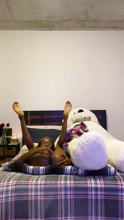 MadisonsTV - Breaking In My New Toys (KÖZELRŐL)