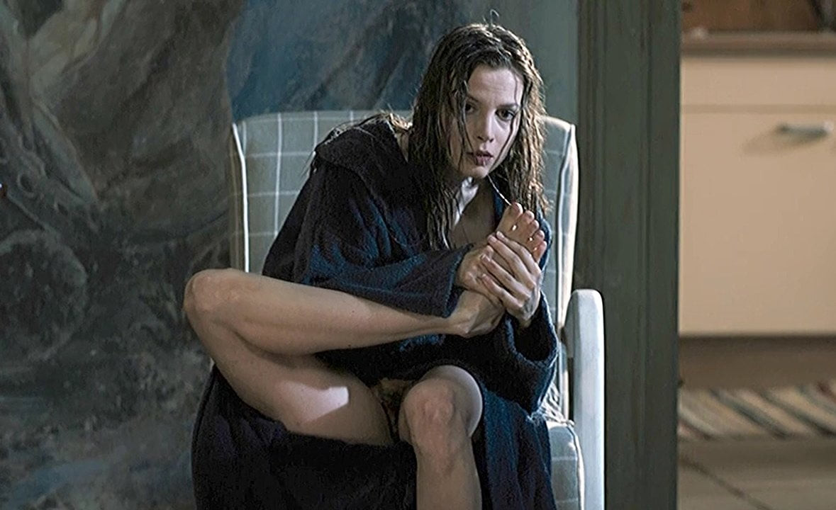 Sylvia Hoeks Untrimmed Pussy In The Best Offer ScandalPlanet