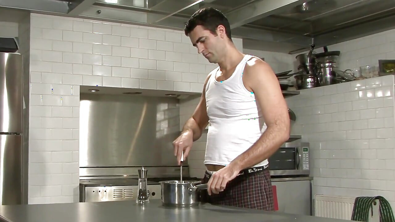 Gay cooks the kitchen while his boy is ready to surprise him from the back