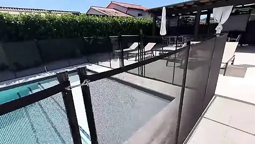 Krissy Knight bu sefer geri döndü ve bana biraz döl baloncukları patlatmak istiyor ve onu dışarıda sikiyorum