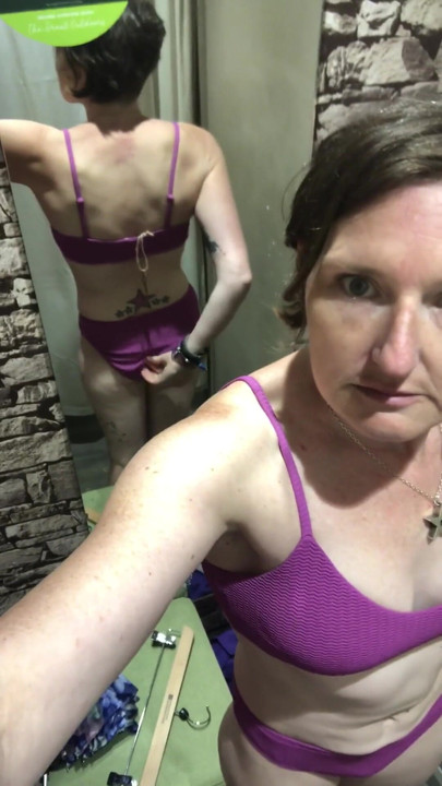 Å prøve bikini som shoppingterapi etter at en frisør ødela håret mitt da jeg gikk for å trimme! | Klipp 2