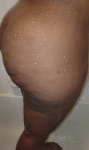 Must see moment Mystery BBW showing off her sexy body in the shower, her natural curves and big ass are sexy