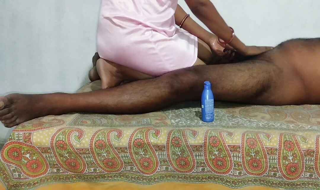 Kaamwali ko bed pe sula ke boor choda aur pani nikala
