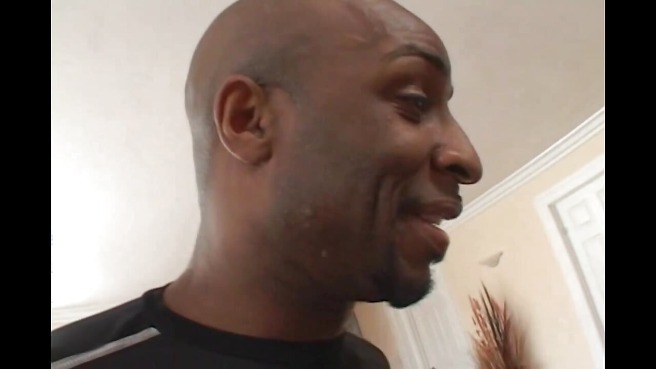 אורגיה בין-גזעית לכלבות אמריקאיות סקסיות ופרועות