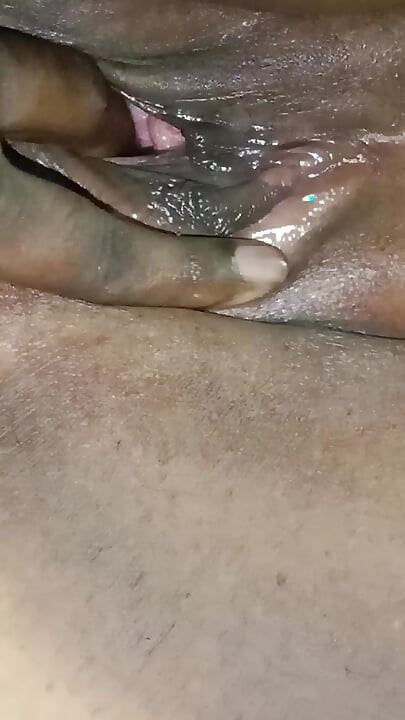My stepaunt's pussy was massaged with oil and fingered.