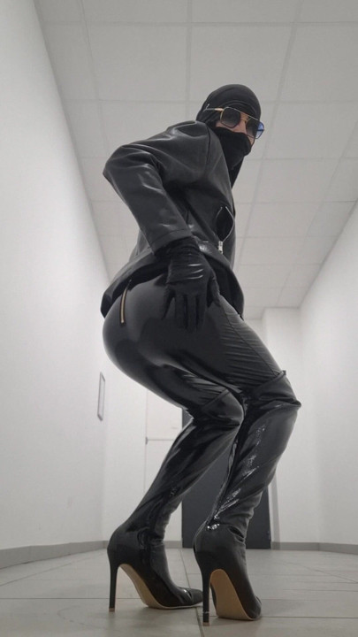 You love leather 🖤