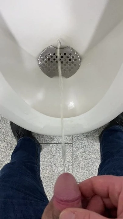 POV - Peeing Video on WC