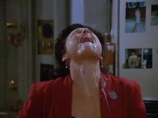¡La puta promiscua elaine benes echando espuma por la boca con semen sucio!