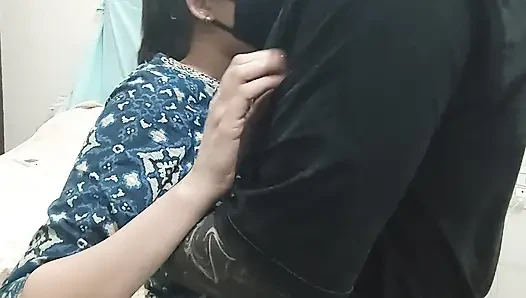 Dost ki wife ko ghar par akele choda