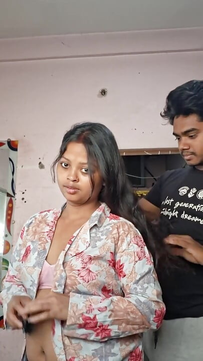 Desi gawri nibba ateşli ve seksi modern yıldız Sudeepa'yı karısı olarak alıyor (Hintçe ses kaydı)
