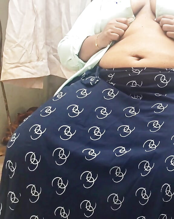 Indisk kone nøgen foran Camer, nudist Desi