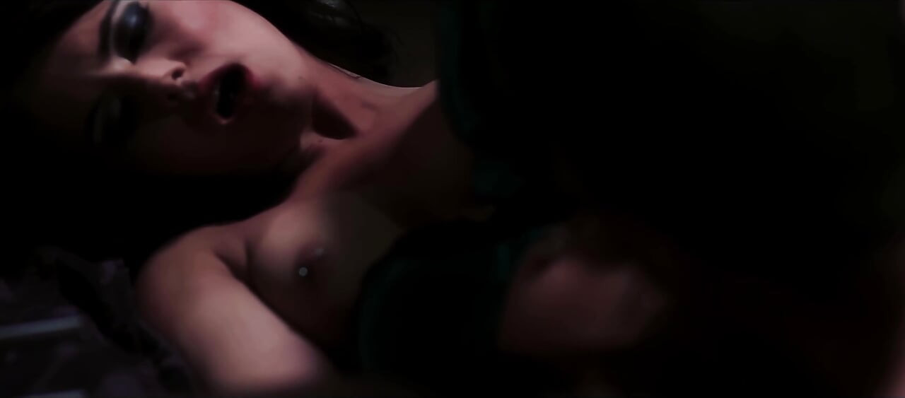 Jasmine webb ko apni kaali choot men gora land lena pasand hai
