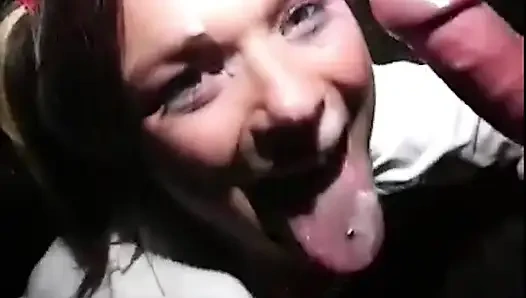 Küçük Liseli Kız Domalıyor