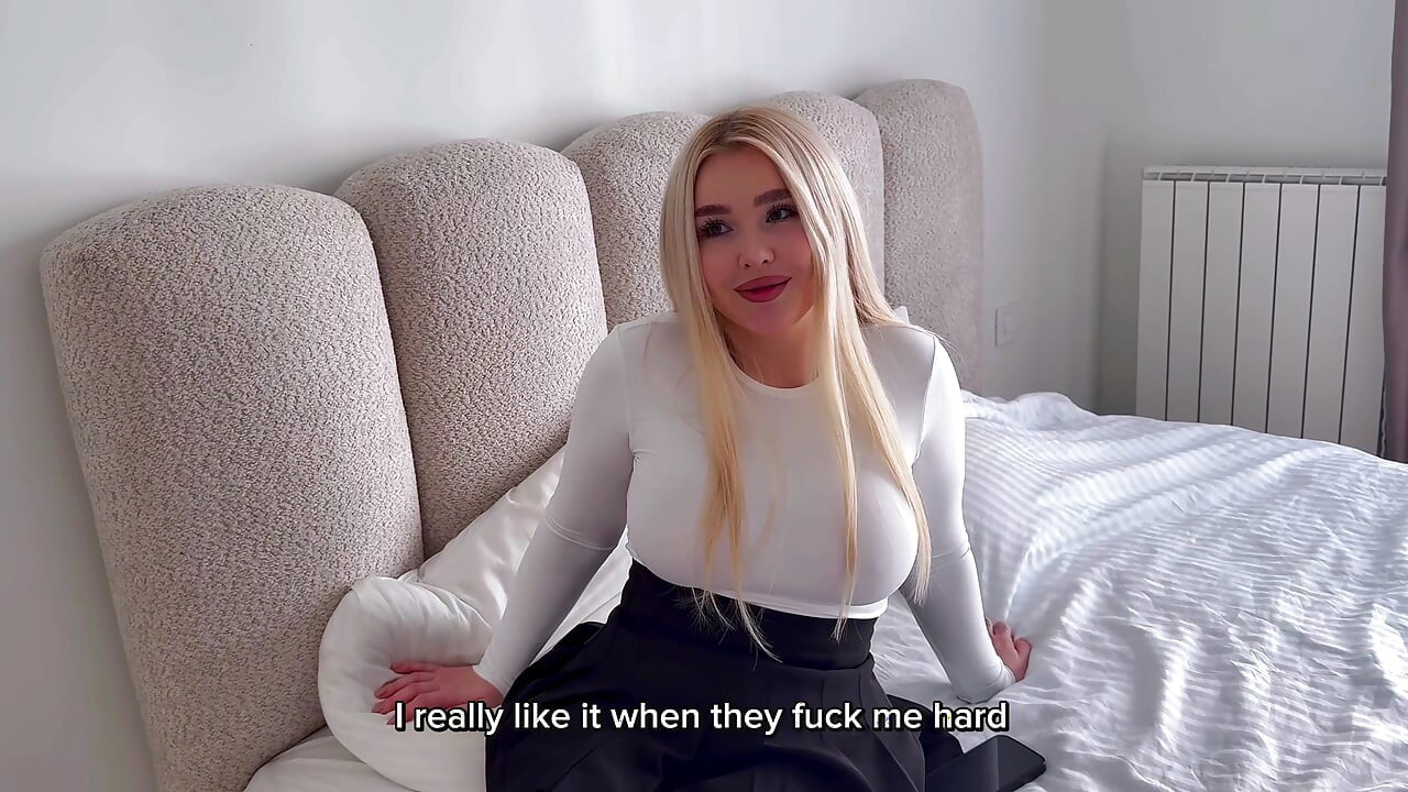 The boss's daughter turned out to be a whore and wants hard sex!