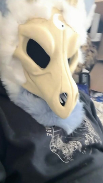 Skulldragon flapping with fur gloves