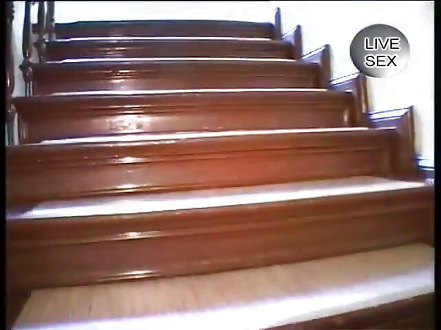 Adorável morena é gozada em seus peitões