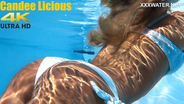 Candee Licious - красивая венгерская, плавающая обнаженной