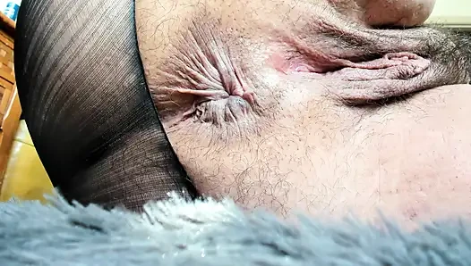 Поклонение телу толстушки в колготках