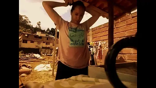 Brittany lagi asik muasin memeknya di ruang laundry