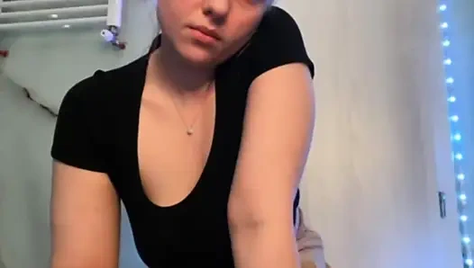 Jucielussie masturbasi di kamar mandi close up