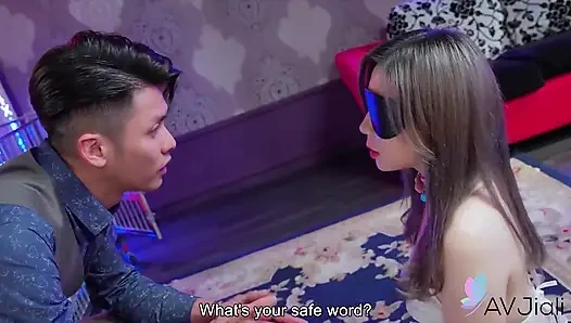 İtaatkar ateşli lin siyu bdsm eğitimine gidiyor