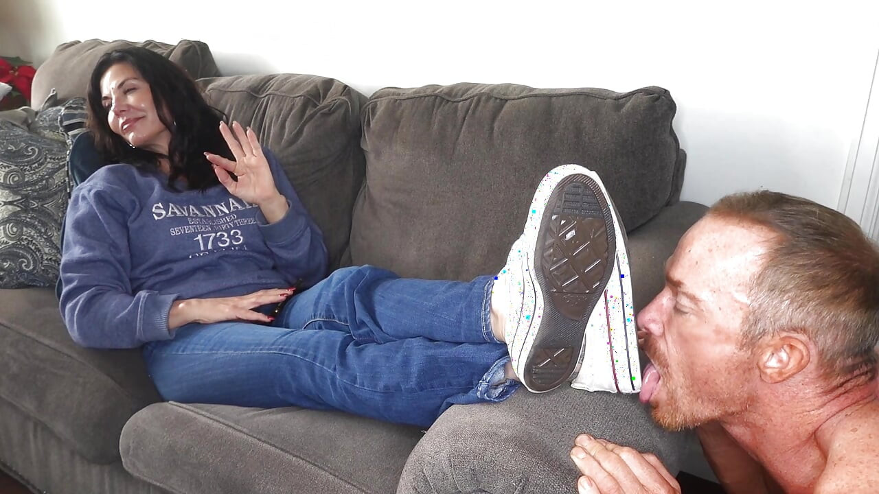 Lik de bodem van mijn sneakers, Wimp!!