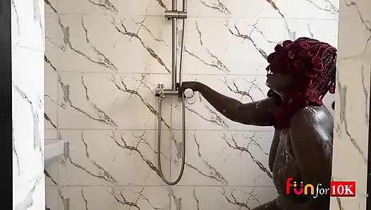 Evli kadını banyoda sikerken yakalandı