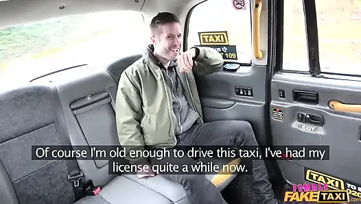 Female fake taxi - cewek mungil rambut pirang lagi asik habis-habisan