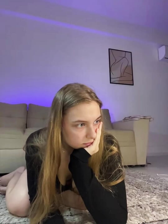 Jucielussie in doggy and natural tits playing