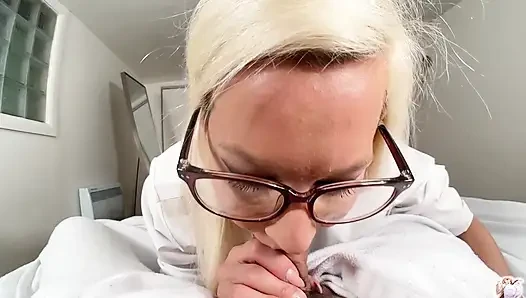 Ibu tiri pengen orgasme dan crot di toket besarnya!