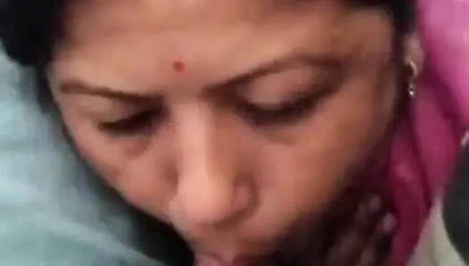 Tante dan pacarnya ketemu sama suaminya