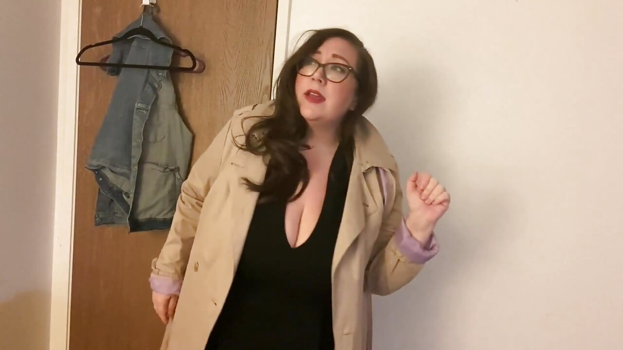 BBBW stepmom wears a strap on custom 2