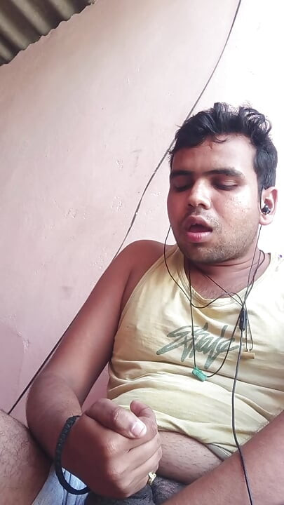 Indian boy name Ismaatdeva giving her fans to Silent jerk with funny handpee