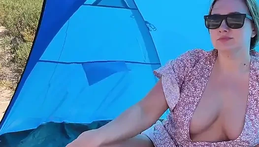 Демонстрация Интимных Частей Тела На Открытом Воздухе В Платье-халате Без Трусиков