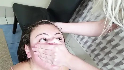 Yüze tokat atıyor amatör kızlar