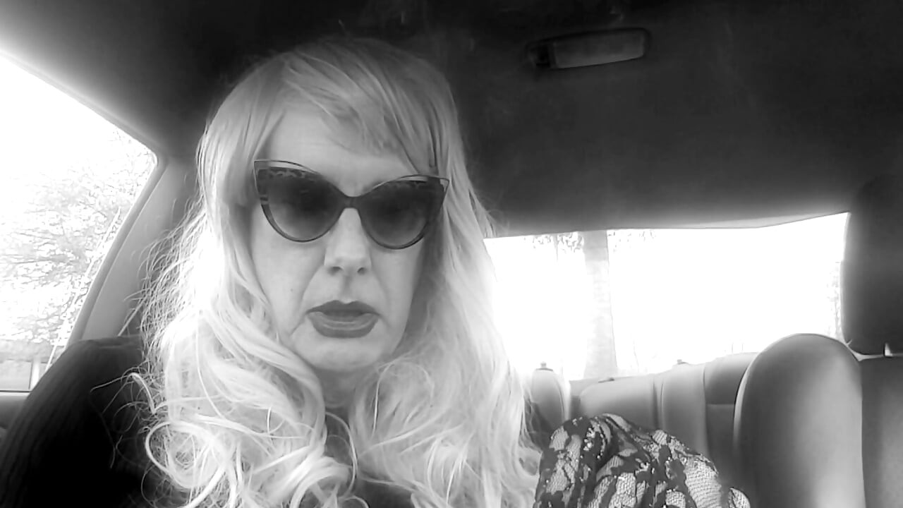 SMOKING GRANDMOTHER DOING A MORE120 WITH LOTS OF DANGLES