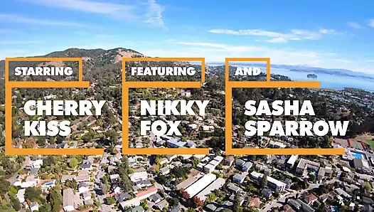 Itspov - Nikky Fox ve Sasha Sparrow ve Cherry Kiss ile azgın bakış açısı amcık ve anal sikiş dörtlü