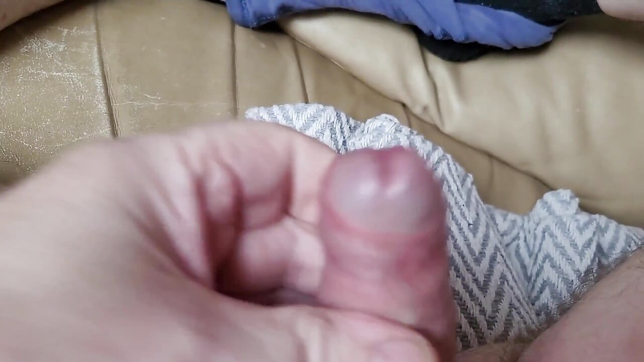 Lyžuji na gauči Hraní na můj malý penis o zadek Tit sleduji filmy a sní se mi